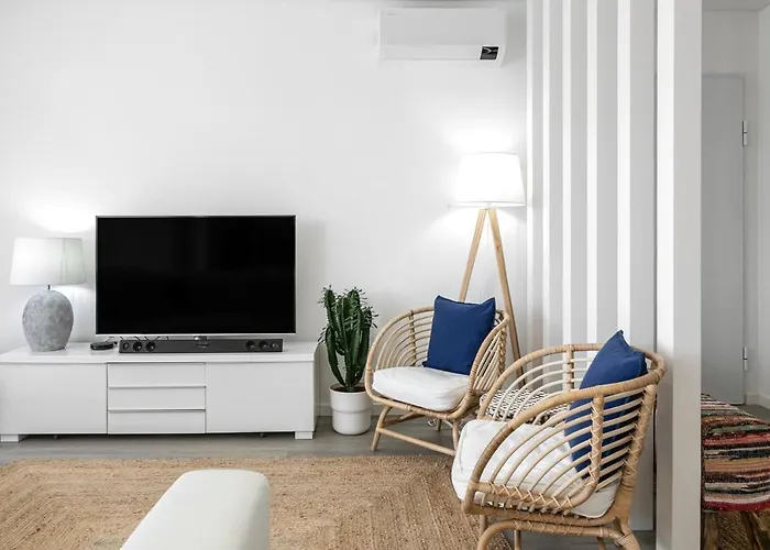 Consolacao & Supertubos Beach House